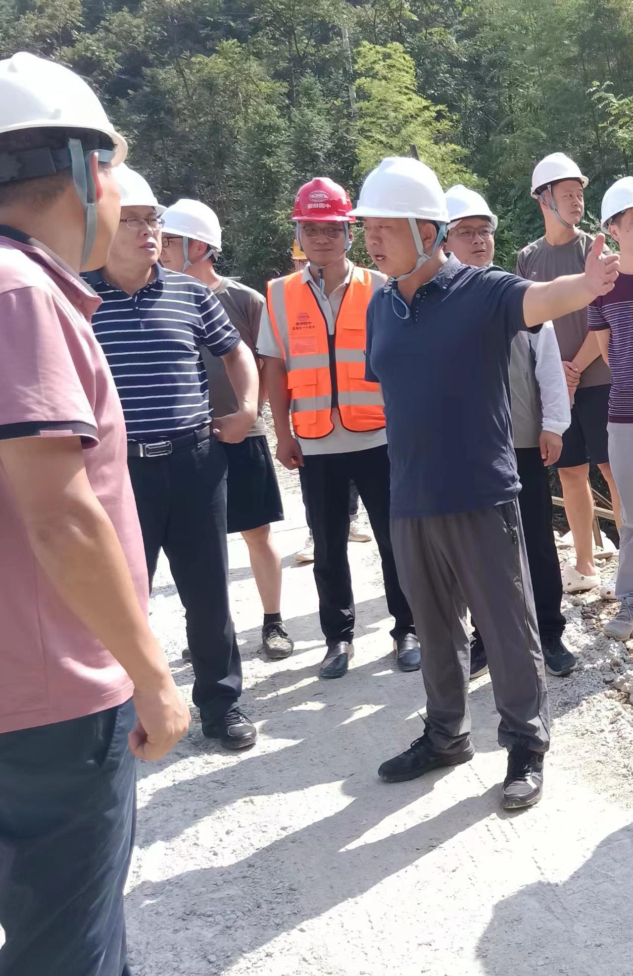 20230914陪同水利部总经济师程殿龙调研澳门新葡京官网牌洲湾项目.jpg